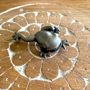 Pewter frog pin